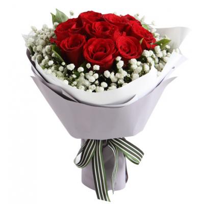 致美丽的你----红玫瑰11枝，满天星围绕，栀子叶0.5扎