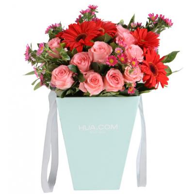 粉色甜蜜----黛安娜粉玫瑰11枝，红色扶郎5枝